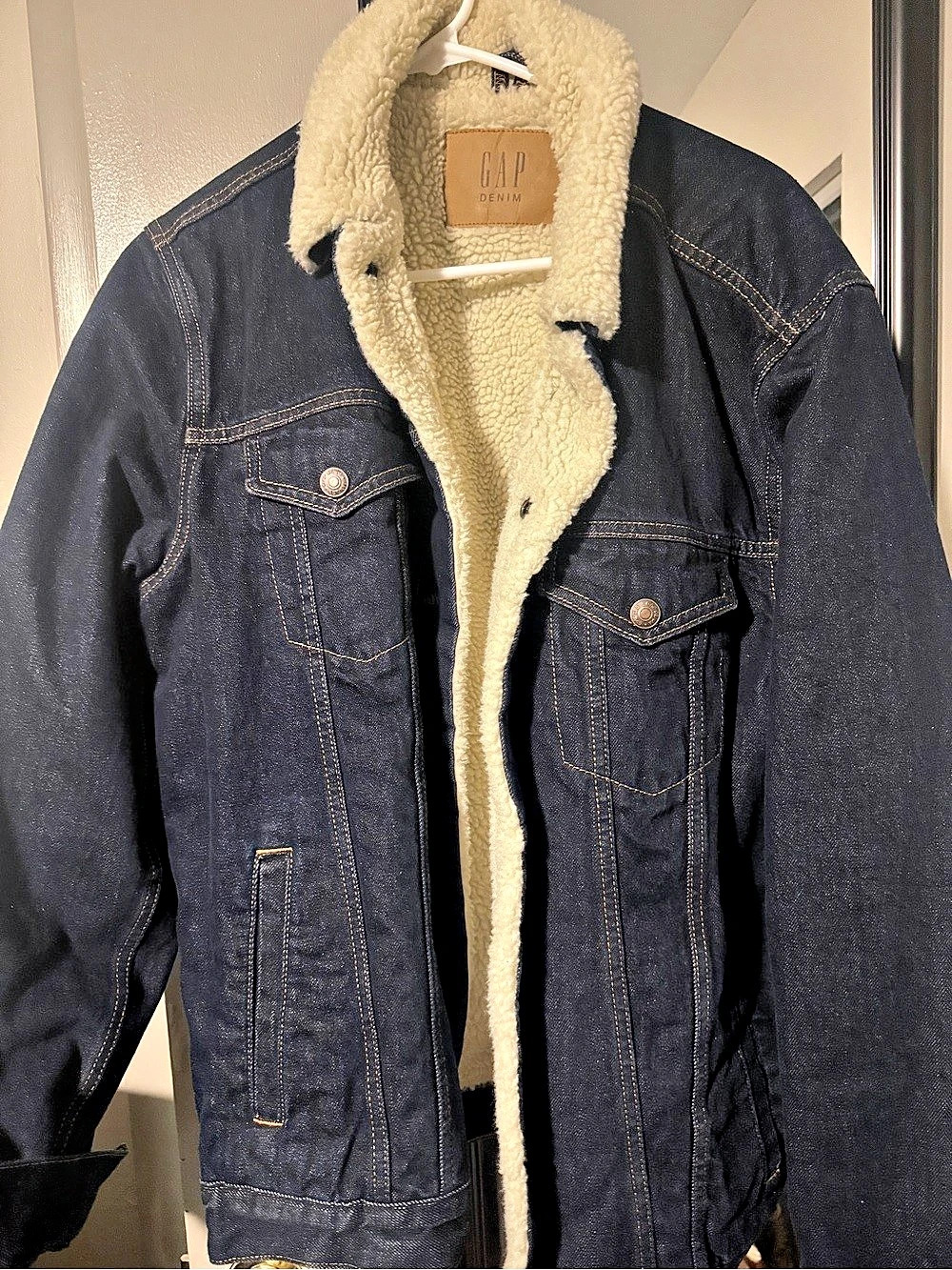 Gap Men’s Sherpa-Lined Denim Jacket Size Large